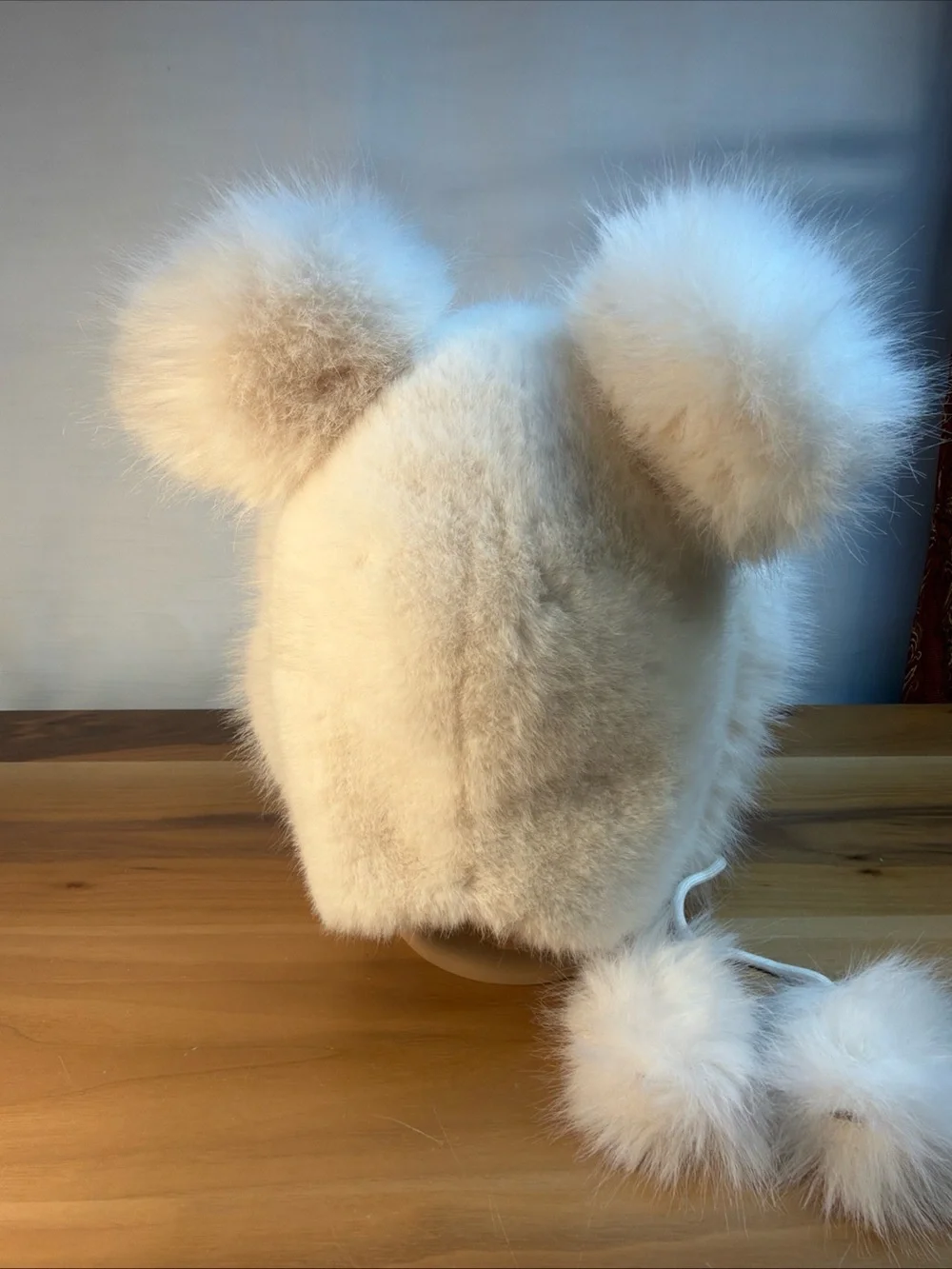 NWOT Faux Mink & Fox 4 Pom Fox Pompoms on top & On Dangling Ear Flap Strings